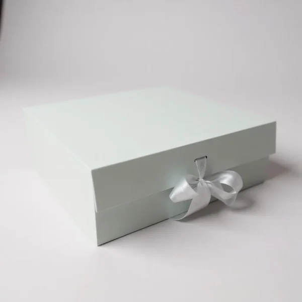 Подарункова коробка на магніті 25×25×9 см — самозбірна, картонна